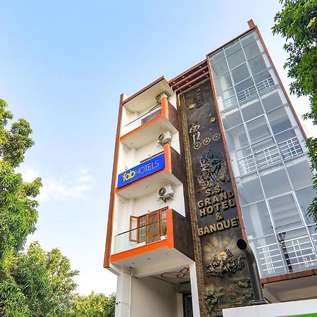 Fabexpress Ss Grand Hotel Banthra Sikandarpur Exterior photo